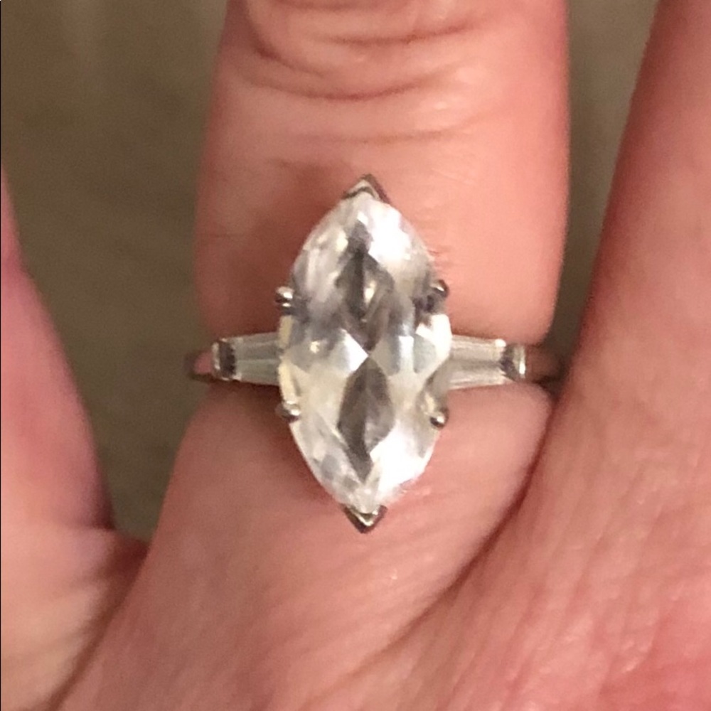 14k White Gold Marquee Cut Ring Size 7